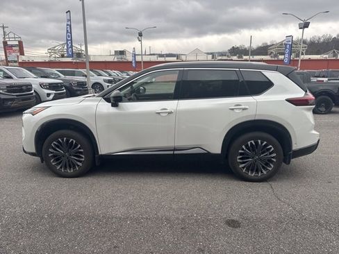 Used 2024 Nissan Rogue Platinum w/ Platinum Premium Package image 5