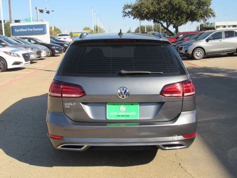 Used 2019 Volkswagen Golf SE image 9