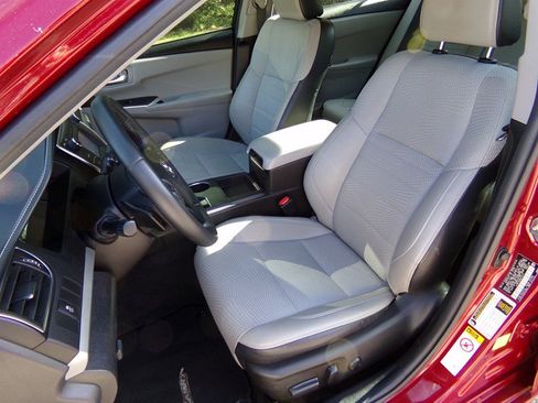 Used 2017 Toyota Camry SE image 21