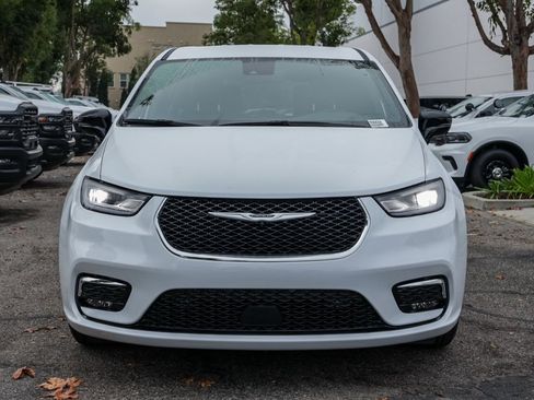 New 2026 Chrysler Pacifica Select image 8