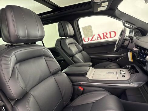 New 2025 Lincoln Navigator Reserve w/ Jet Appearance Package image 19