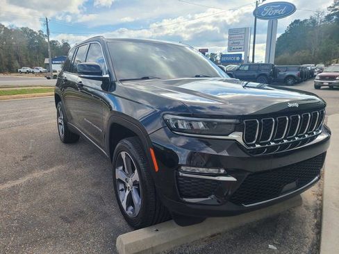 Used 2025 Jeep Grand Cherokee Limited image 2