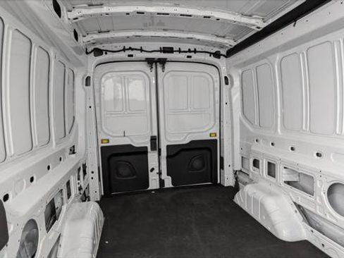 Used 2022 Ford E-Transit Medium Roof image 16