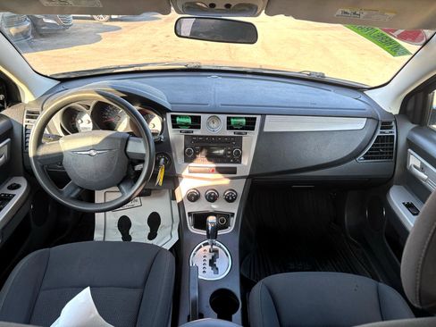Used 2010 Chrysler Sebring Touring image 18