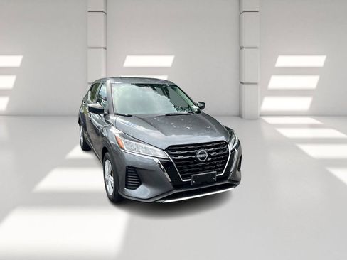 Used 2023 Nissan Kicks S image 3