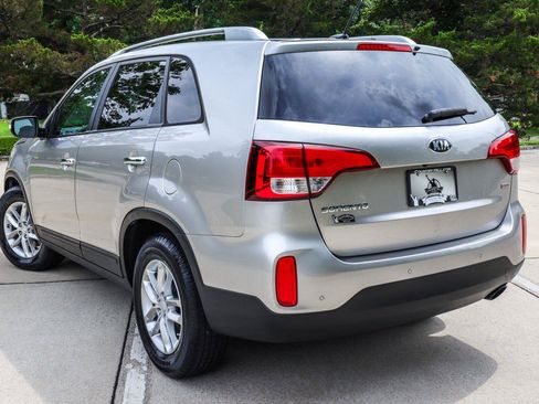 Used 2015 Kia Sorento LX FWD image 11