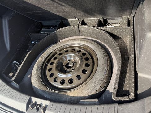 Used 2019 Ford Escape Titanium image 9