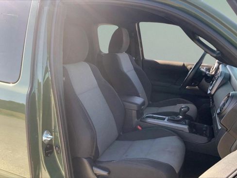 Used 2022 Toyota Tacoma TRD Off-Road image 10