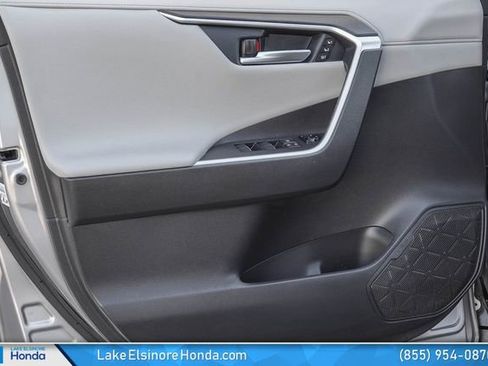 Used 2020 Toyota RAV4 Limited image 13