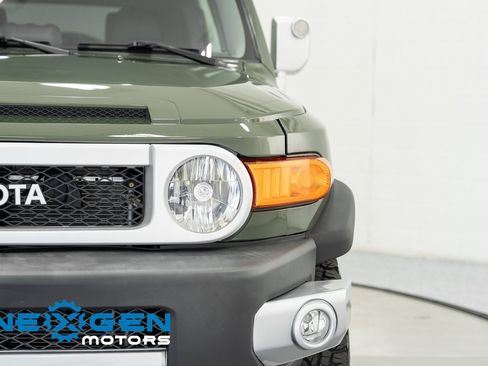 Used 2014 Toyota FJ Cruiser 4WD image 6
