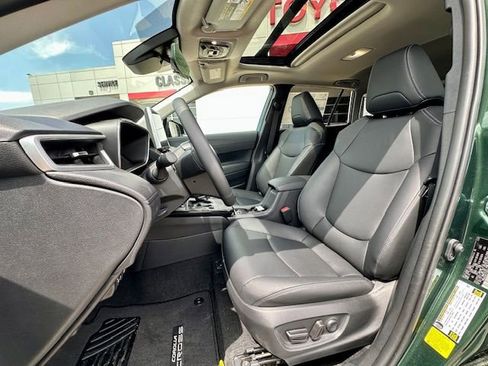 New 2026 Toyota Corolla Cross XLE image 7