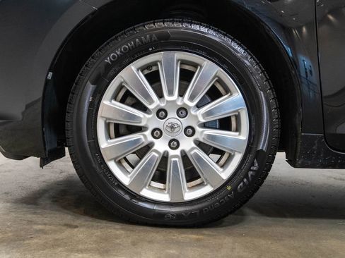 Used 2017 Toyota Sienna XLE w/ XLE Navigation Package AWD/4WD image 11