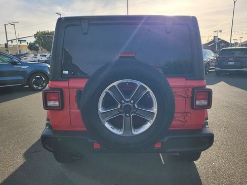 Used 2021 Jeep Wrangler Unlimited Sahara AWD/4WD image 5