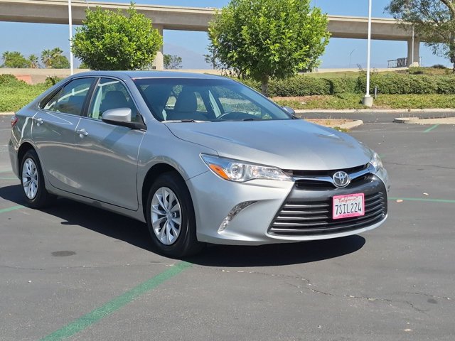 Used 2016 Toyota Camry LE FWD image 3