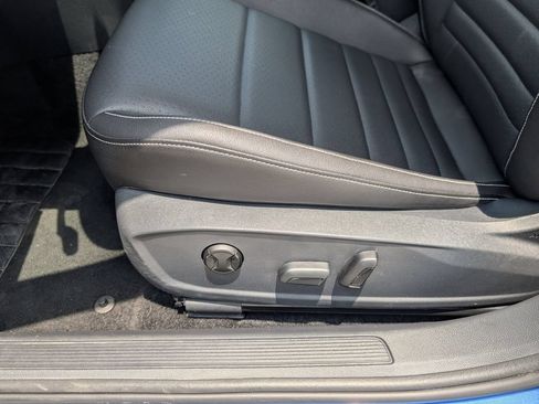 Used 2024 Volkswagen Jetta SE FWD image 13
