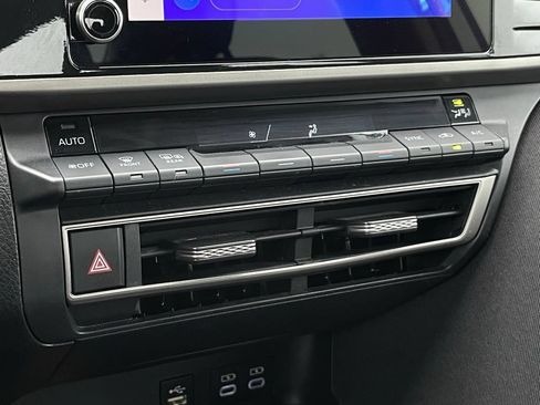 Used 2025 Toyota Camry SE FWD image 18