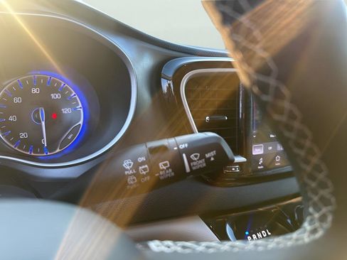 Certified 2024 Chrysler Pacifica Touring-L image 30