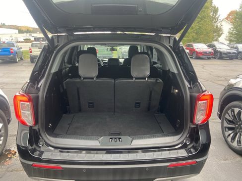 Used 2022 Ford Explorer XLT w/ Equipment Group 202A image 10