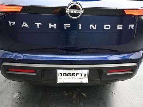 Used 2025 Nissan Pathfinder SV image 12