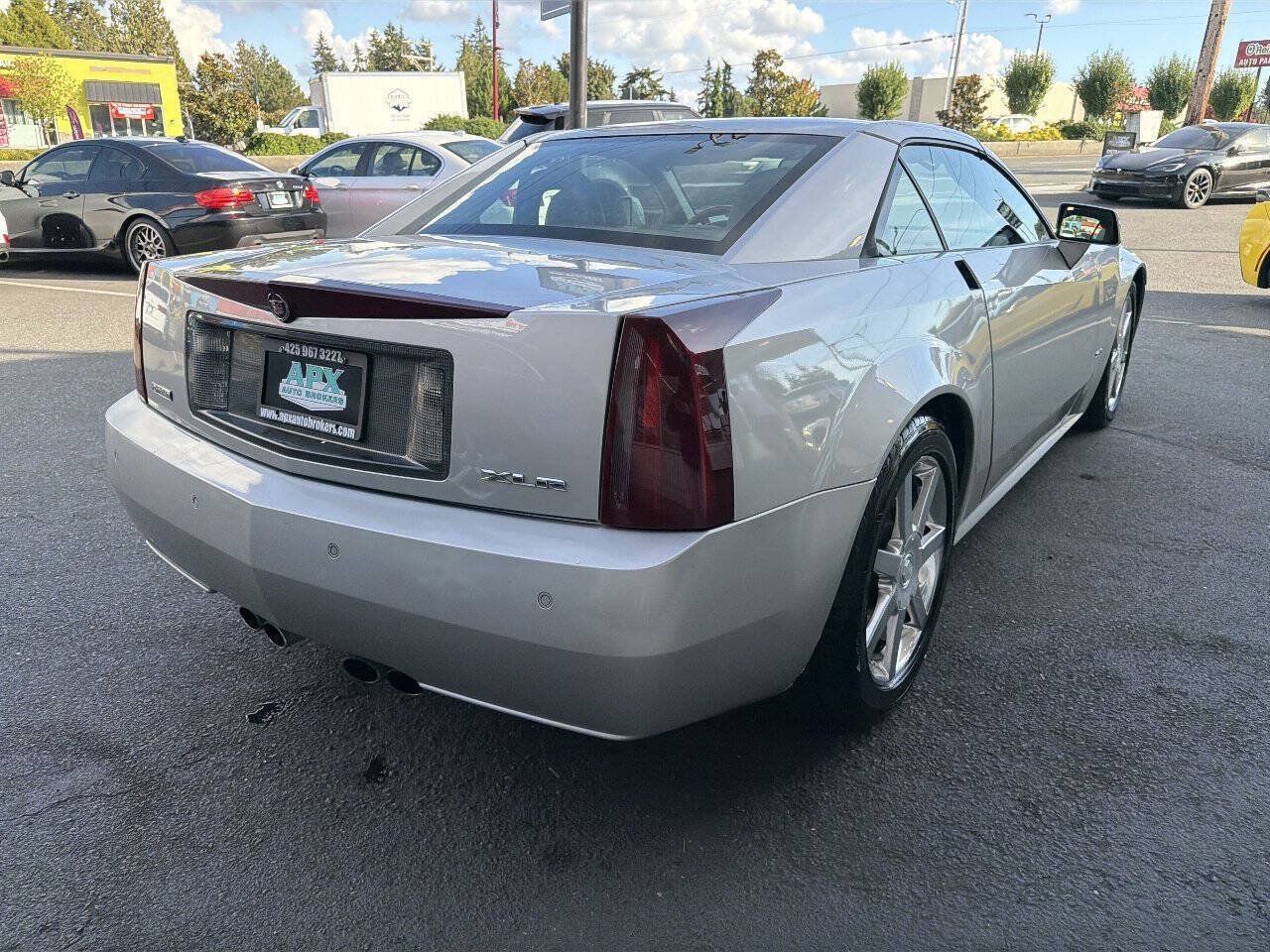 Used 2004 Cadillac XLR RWD image 5