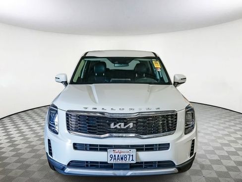 Certified 2022 Kia Telluride LX image 3