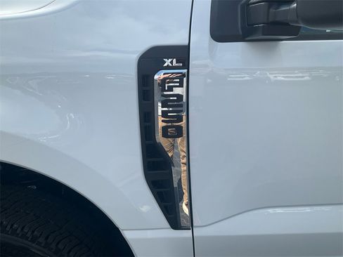 New 2026 Ford F250 XL w/ FX4 Off-Road Package image 9