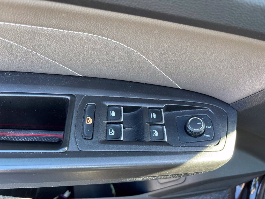 Used 2022 Volkswagen Atlas Cross Sport SE FWD image 21