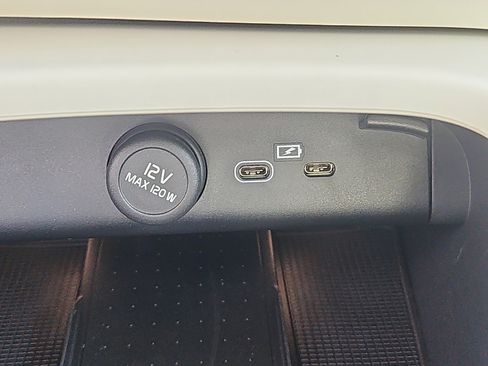 New 2026 Volvo XC40 B5 Ultra w/ Protection Package Premier image 8