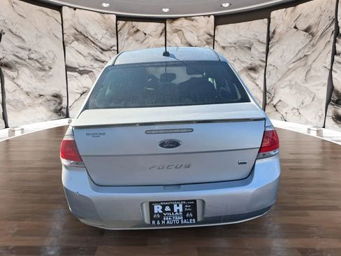 Used 2010 Ford Focus SE image 5