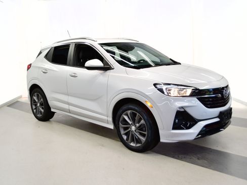Used 2022 Buick Encore GX Select w/ Sport Touring Package FWD image 2