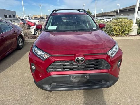 Used 2020 Toyota RAV4 XLE w/ Convenience Package AWD/4WD image 3