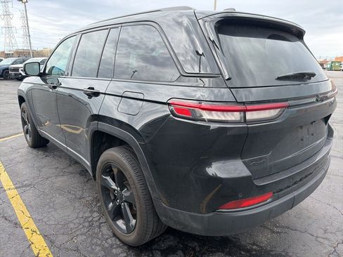 Used 2024 Jeep Grand Cherokee Altitude image 3