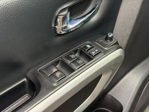 Used 2017 Nissan Titan SV AWD/4WD image 28