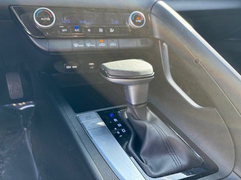 Used 2024 Hyundai Elantra SEL image 21