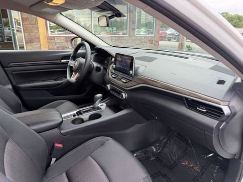 Used 2025 Nissan Altima 2.5 SV AWD/4WD image 20