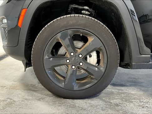 New 2024 Jeep Grand Cherokee Limited w/ Black Appearance Package AWD/4WD image 14