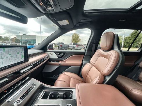 Certified 2025 Lincoln Aviator Reserve w/ Luxury Package RWD image 11