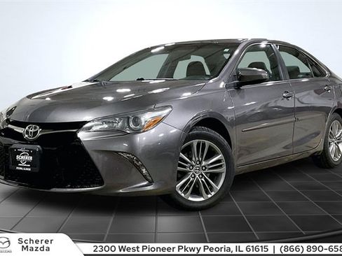 Used 2016 Toyota Camry SE image 1
