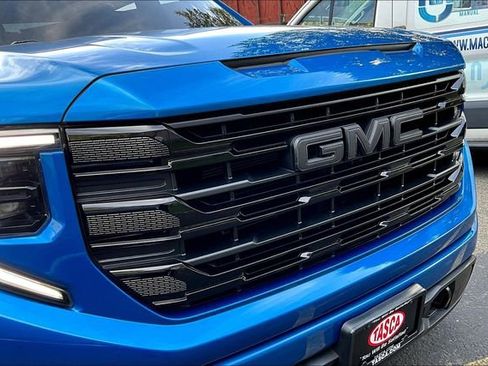 Used 2023 GMC Sierra 1500 Elevation image 29