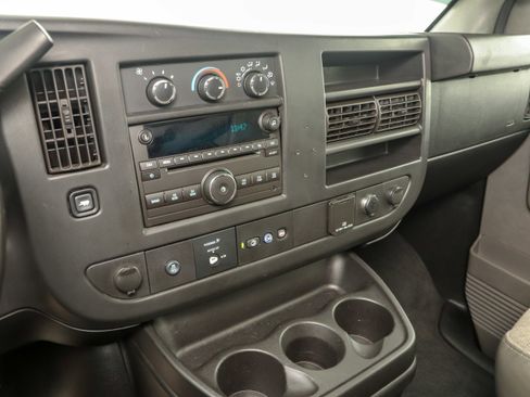 Used 2017 Chevrolet Express 3500 LT w/ LT Preferred Equipment Group image 17