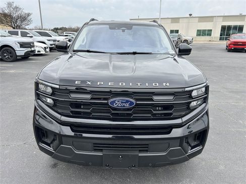 Certified 2025 Ford Expedition Active image 2