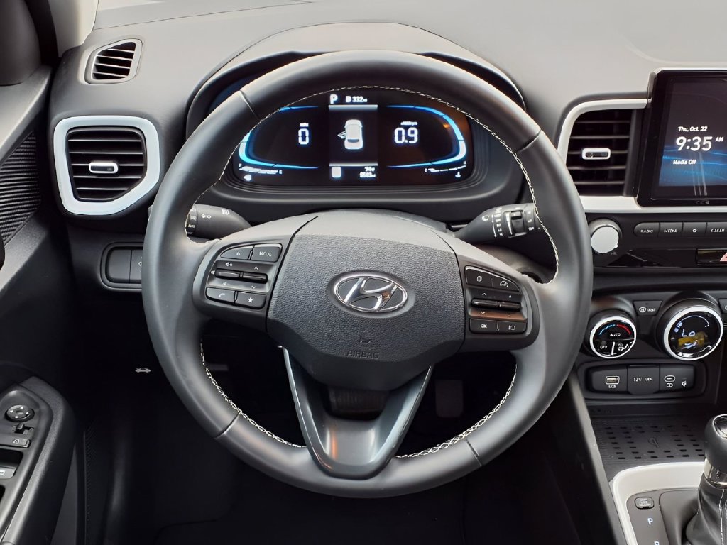 Used 2025 Hyundai Venue Limited FWD image 20