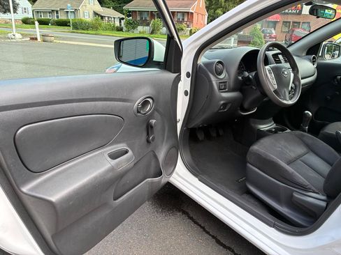Used 2016 Nissan Versa S FWD image 10