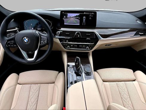 Used 2023 BMW 530i w/ Premium Package RWD image 15