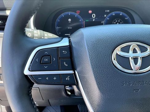 Used 2023 Toyota Highlander Limited FWD image 24