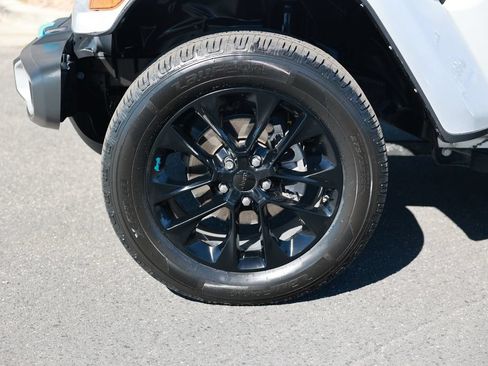 Used 2022 Jeep Wrangler Unlimited Sahara AWD/4WD image 12