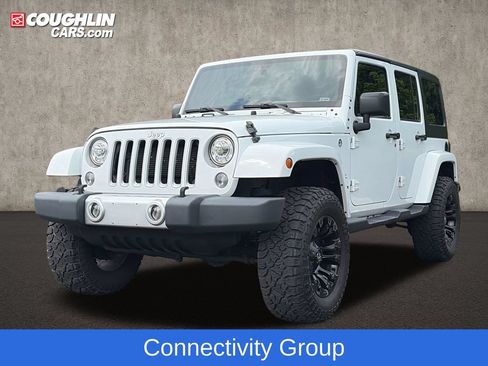 Used 2017 Jeep Wrangler Unlimited Sahara w/ Connectivity Group AWD/4WD image 4