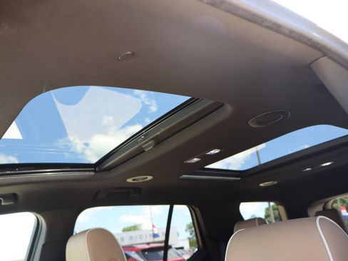 Used 2023 Chevrolet Traverse Premier AWD/4WD image 27