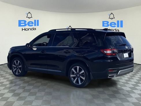 Certified 2024 Honda Pilot Touring image 3