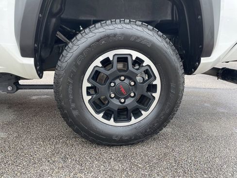 Certified 2025 Toyota Tacoma TRD Off-Road AWD/4WD image 10